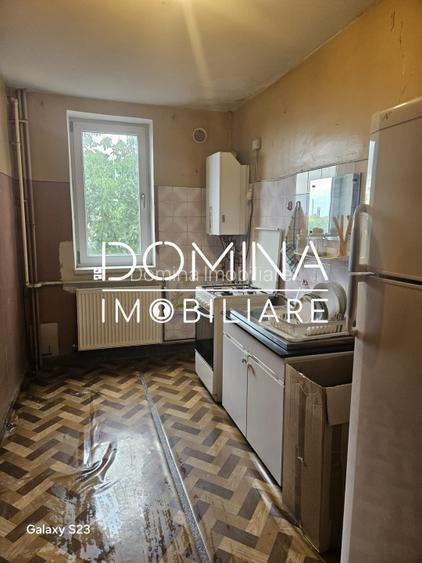 Vânzare apartament 3 camere *etaj 2 - decomandat* - Strada Zambilelor - 2