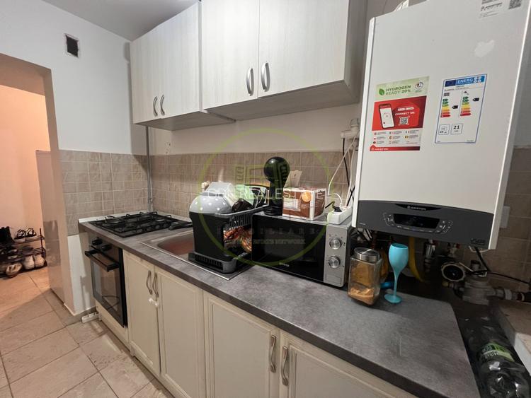 Apartament 3 camere, semidecomandat, cartier Craiovita Nouă, zona Orizont - 6