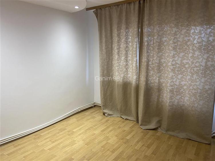 Apartament 3 camere de inchiriat , zona Scoala nr 2- Piata Moldovei decomandat , - 11