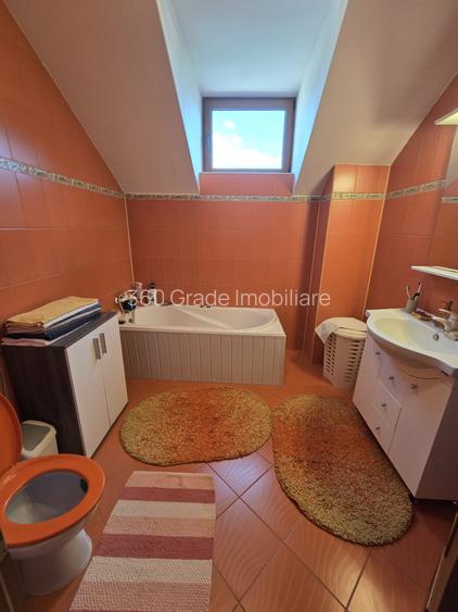 Casă Individuală cu 8 Camere și 4 Băi – de Vânzare în Ciarda Roșie - 375.000 Eur - 14
