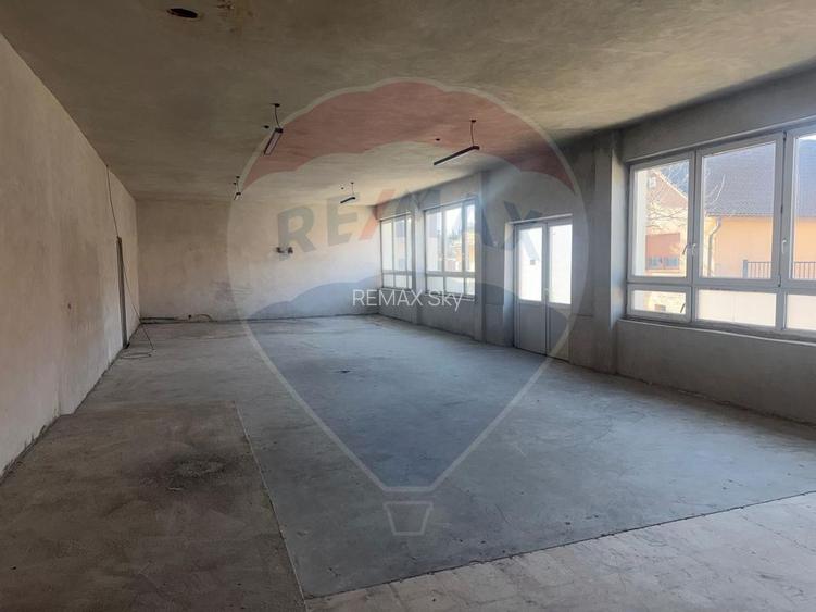Spațiu comercial de vânzare în Pianu de Jos – 330 mp, aproape de A1 - 9