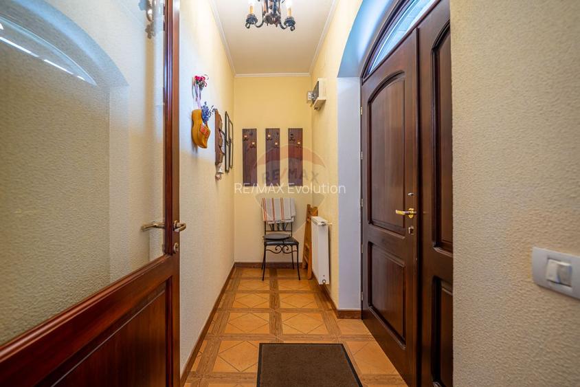 Proprietate deosebită de vânzare în Bușteni - Pensiune + Duplex - 20