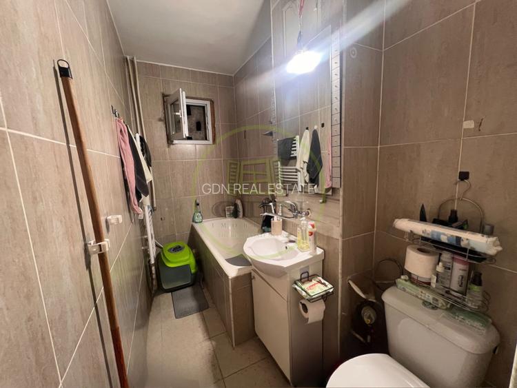 Apartament 3 camere, semidecomandat, cartier Craiovita Nouă, zona Orizont - 9