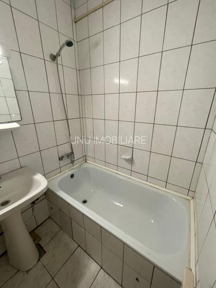 1 camera - Gara - etaj 3 - 25 mp - 65000 euro - 2