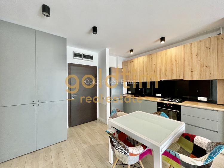 NOU/ PRIVELISTE SUPERBA/ SCOALA AMERICANA - 12