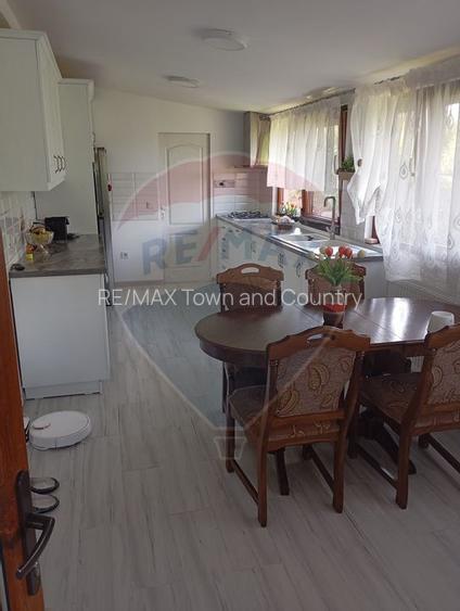 Casă / Vilă cu 7 camere de vânzare - 6