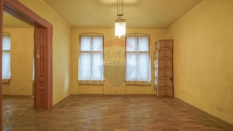 Clădire pt clinică stomatologică 10 camere, S + P + E, teren 282 mp - 16