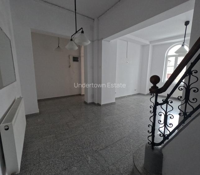 Imobil Central 355 mp | D+P+1+M | Consolidat & Renovant | 9 Camere - 11