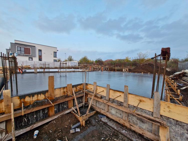 Vila lux, str Pădurii-Lebada, 5 camere, 3 bai, curent 380 kw, COMISION  0padurii - 10