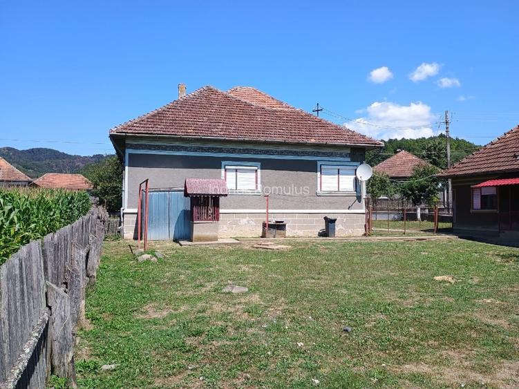 Vand casa cu etaj, dependinte si anexe gospodaresti - 8