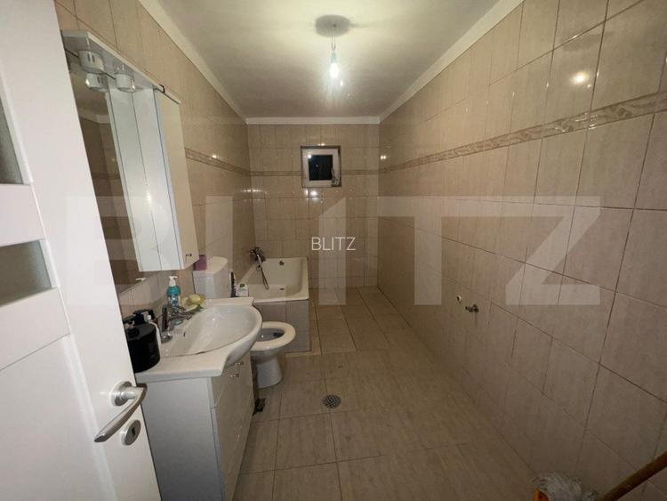 Casa spatioasa cu 4 camere, Nufarul, 240mp - 14