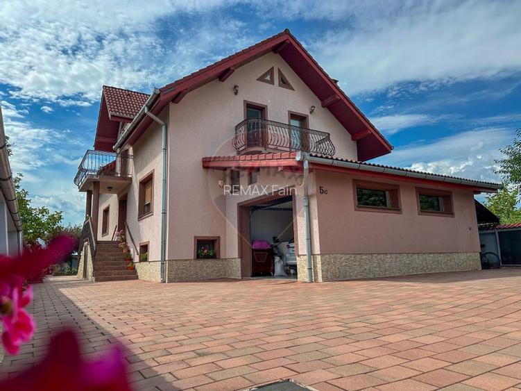 Vila de vanzare pe Str.Strugurilor/Terezian - 2