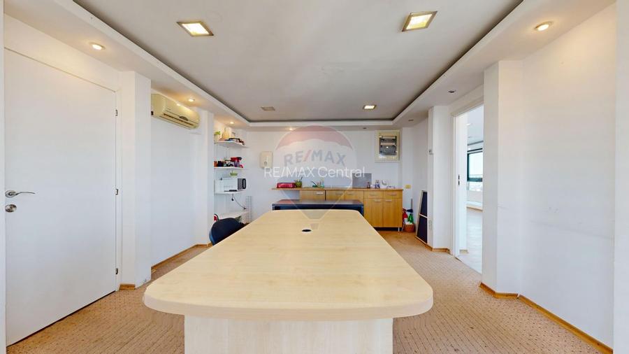 BIROU cu priveliște panoramică – Centru Civic - 9