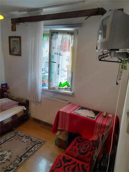 Apartament de vanzare 3 camere zona Vasile Aaron