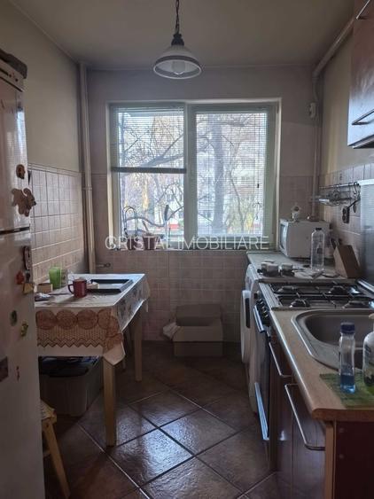 Apartament 2 camere. Zona Bdul Obregia. Etaj 1. - 2