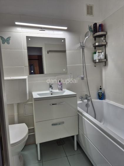 Apartament . decomandat 4 camere, cu  centrala, 2 locuri parcare - 9