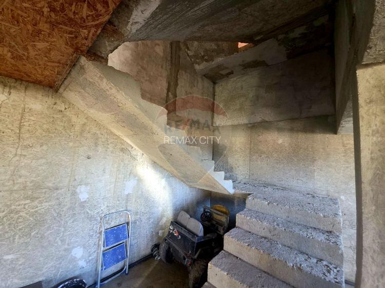 Casă / Vilă cu 5 camere de vânzare - 33