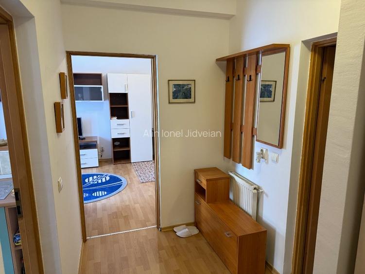 Apartament 1 camera -str Plopilor - 6