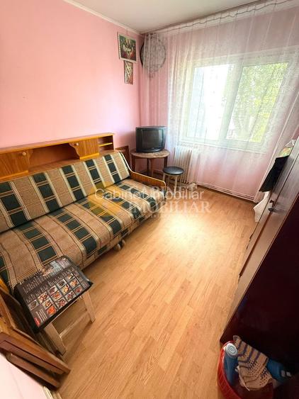 3 camere semidecomandat- Etaj Intermediar -Zona Zimbru - 2