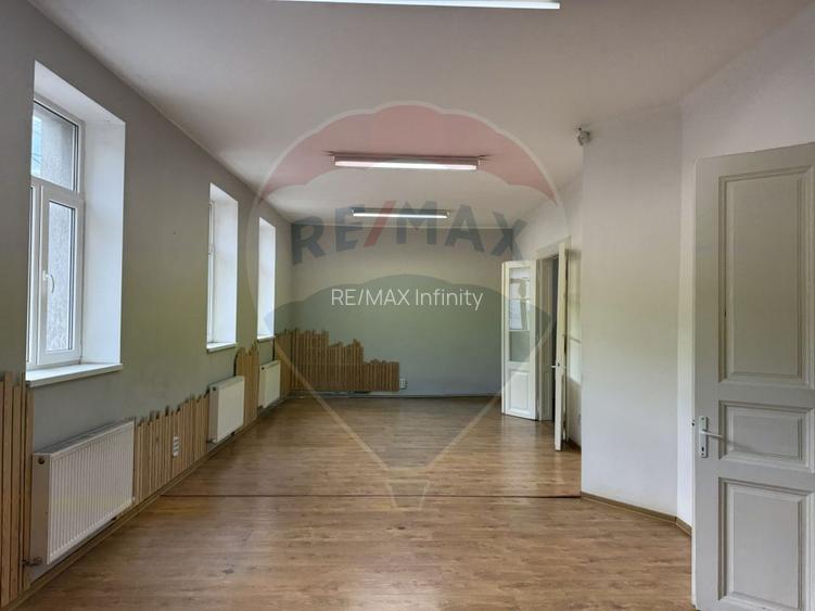 Apartament ultracentral cu curte, 2 unități locative. Str. Pitesti - 10