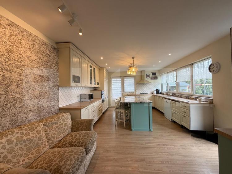 Casa moderna, 6 camere, 300 mp construiti, zona Ipotesti