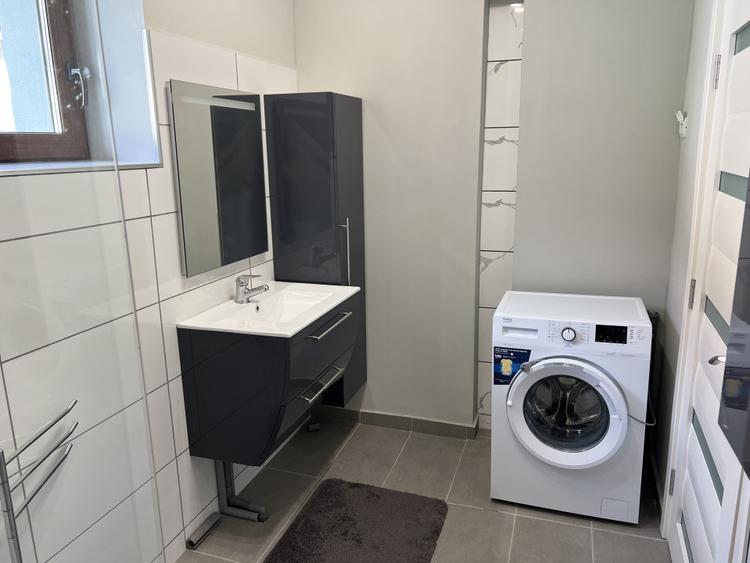 Casa singur in curte 3 camere zona stefan cel mare