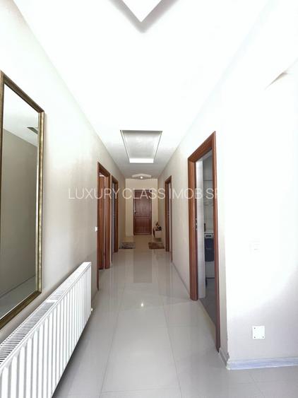 Vila Superba pentru 2 familii /9 Camere /Curte 721 - 7