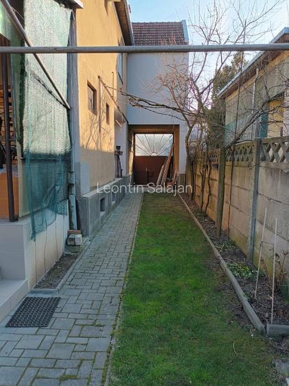 Casa cu etaj, 4 camere, central, acces in curte cu masina - 16