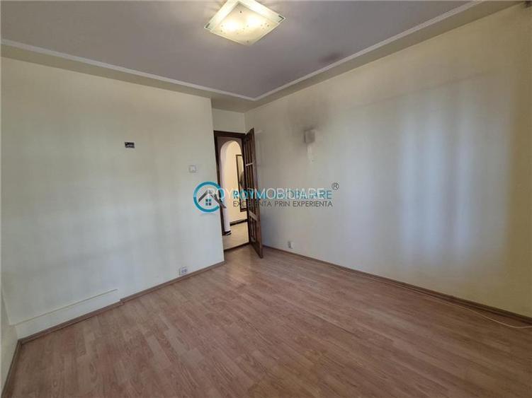 Royal Imobiliare - Vanzare apartament 3 camere zona Malu Rosu - 6