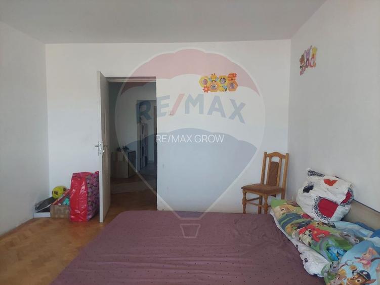 Apartament cu 4 camere decomandat de vânzare în Moinesti - 4