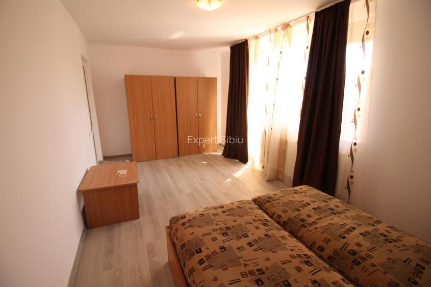 INCHIRIEZ apartament 4 camere , renovat,zona Strand - 6