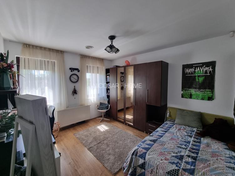 Chitila langa Lacul cu Nuferi si Padure - 11