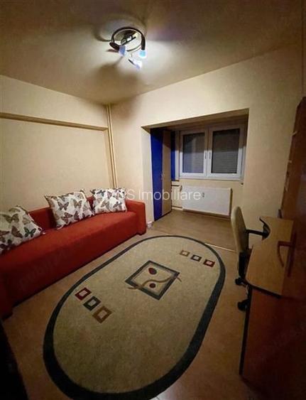 Decomandat cu 2 bai la etajul 1 aproape de Mall - 5