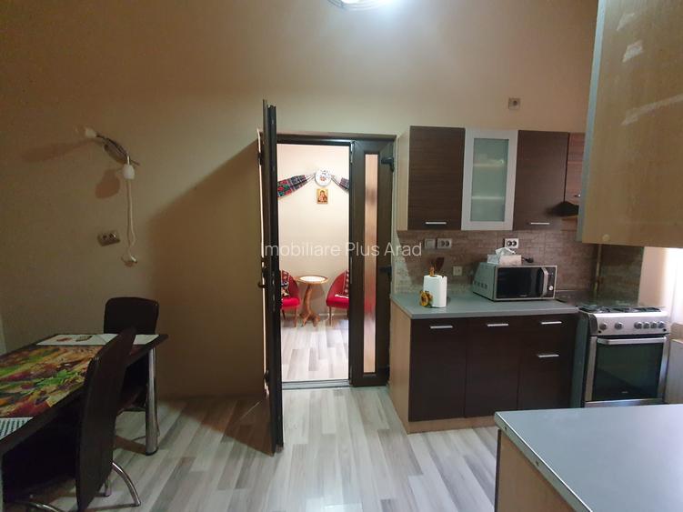 Vand apartament la casa ultracentral 3 camere etaj 1 - 10