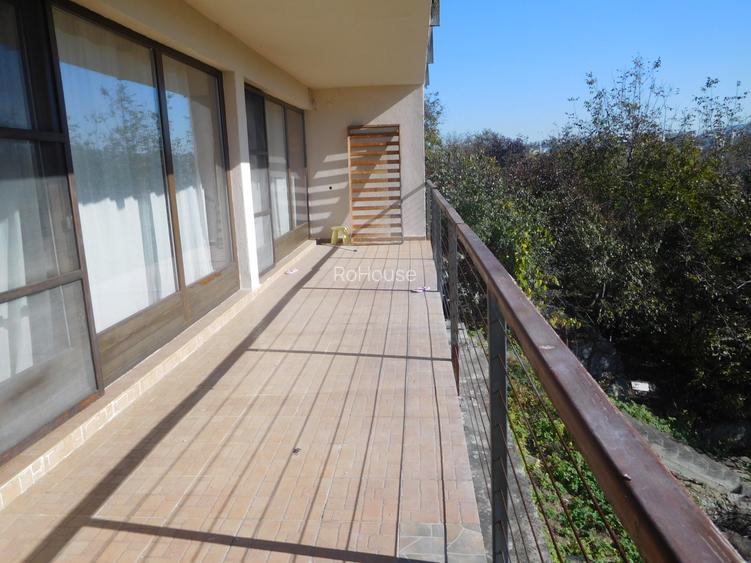 casa spatioasa cu o panorama excelenta - 13