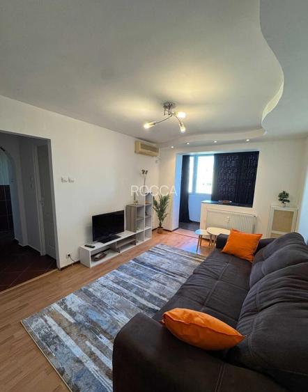 Garsonieră decomandată 32 mp, etaj 10/10, parcare, 1 minut de metrou 1 Decembrie - 2