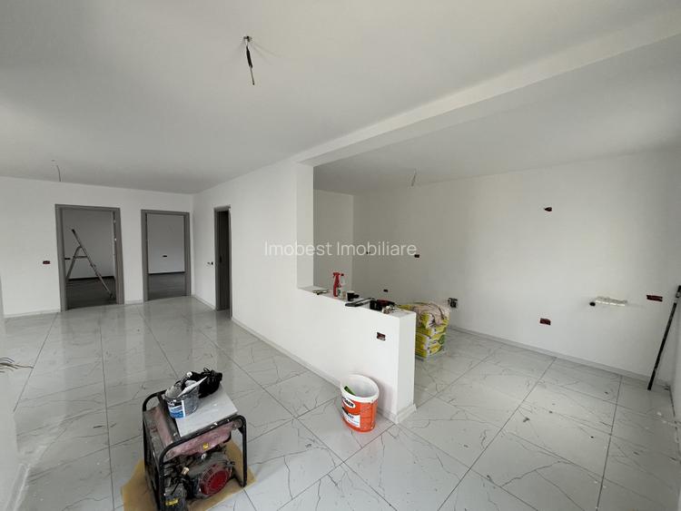 Pret redus, zona deosebita, casa la sol, 3 camere, posibilitate M, Valu lui Tr! - 2