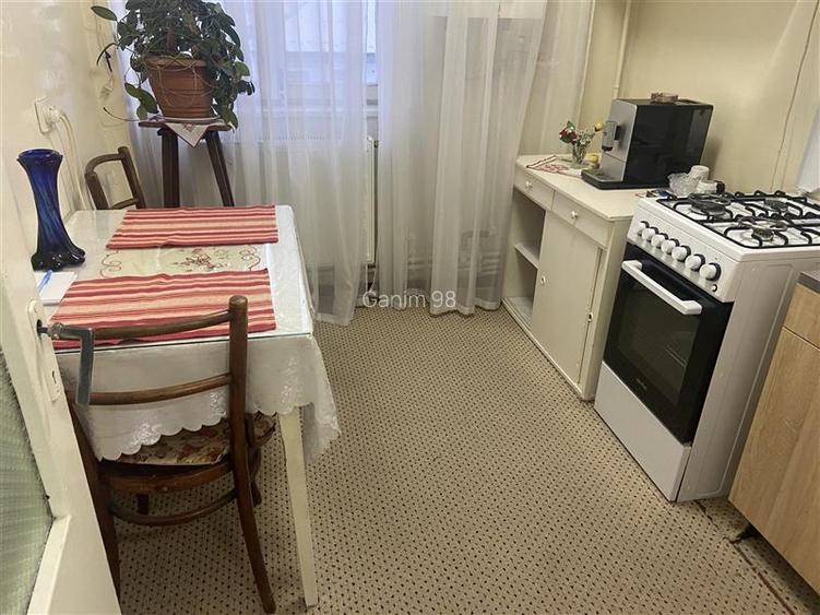 Apartament 3 camere , zona ultracentrala -Primaria Focsani , et 3 8 , decomnadat - 13