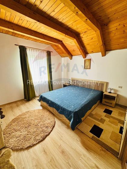 Casă / Vilă cu 4 camere de vânzare - 1