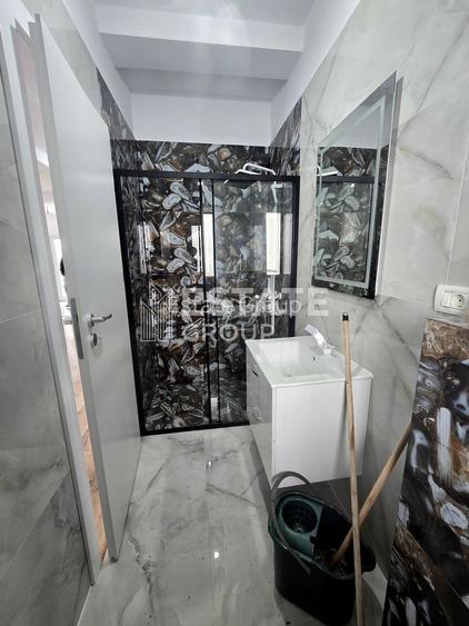 Duplex cu 5 camere despartit prin garaj in Giarmata - 9