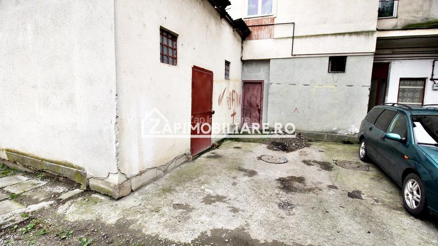 Hală + birouri si spatiu comercial 700 mp. teren 2.500 mp - 10