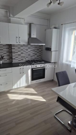 Proprietar, inchiriez apartament cu 3 camere si garaj - 2