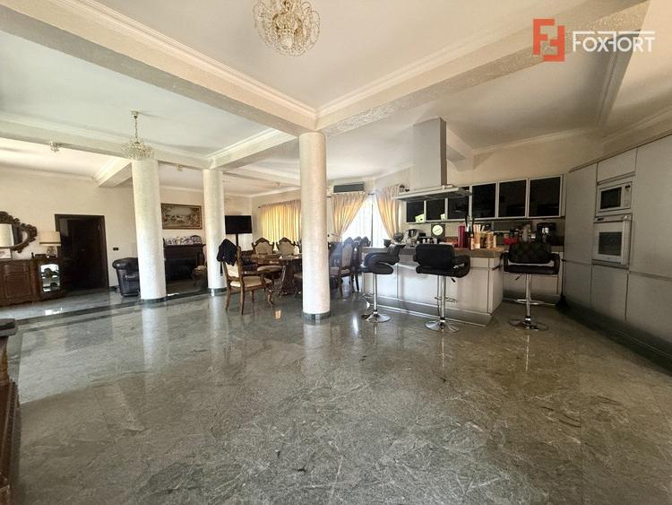 COMISION 0% Casa individuala exclusivista cu 7 camere si piscina in Dumbravita