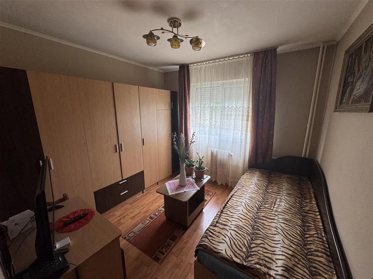 Apartament cu 2 camere, zona Rogerius