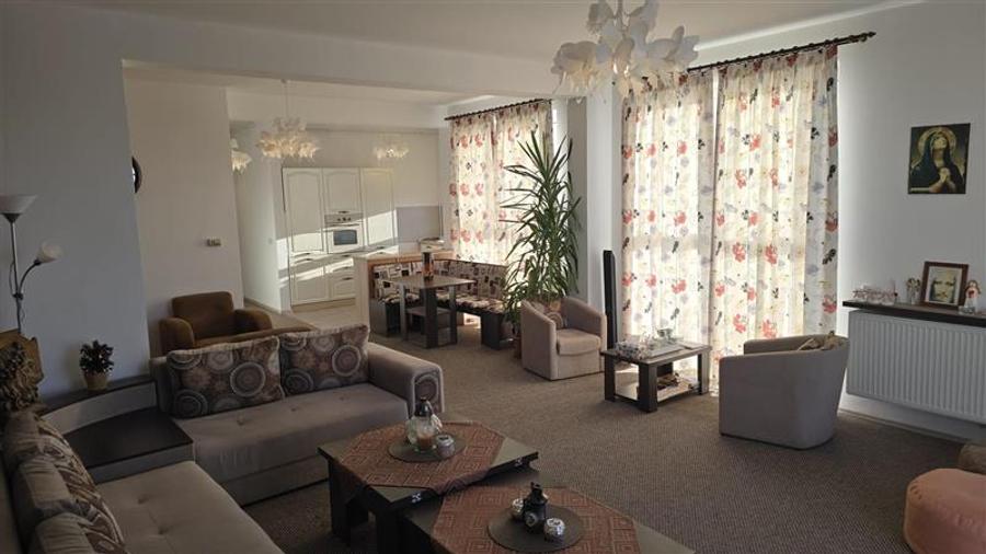 VANZARE PENTHOUSE DE TOP CU TERASA DE 38 MP IN AVANTGARDEN
