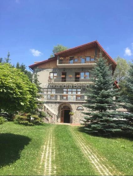 Vila deosebita cu 7 dormitoare, piscina încălzită, panouri fotovoltaice - 11