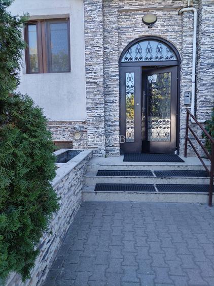 3 camere | Etaj 1/3 | Bloc 2015 | Renovat | Mutare imediată