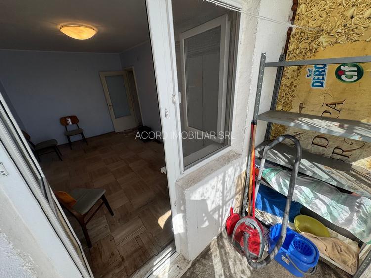 Apartament 3 camere zona Km 4 5 - 9