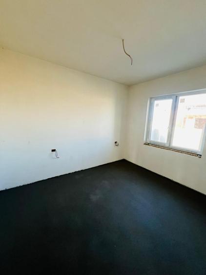 Casa finisata la cheie cu 5 camere in localitatea Santandrei