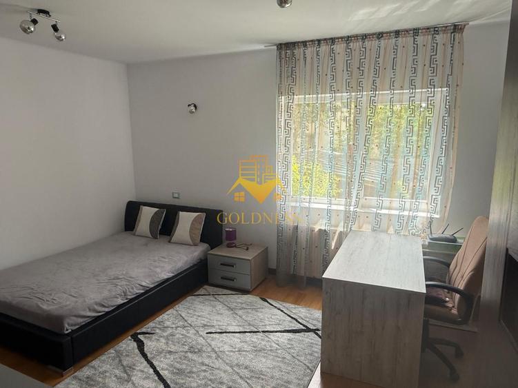 Casa individuala 5 camere zona centrala , 210 mp si garaj propriu!